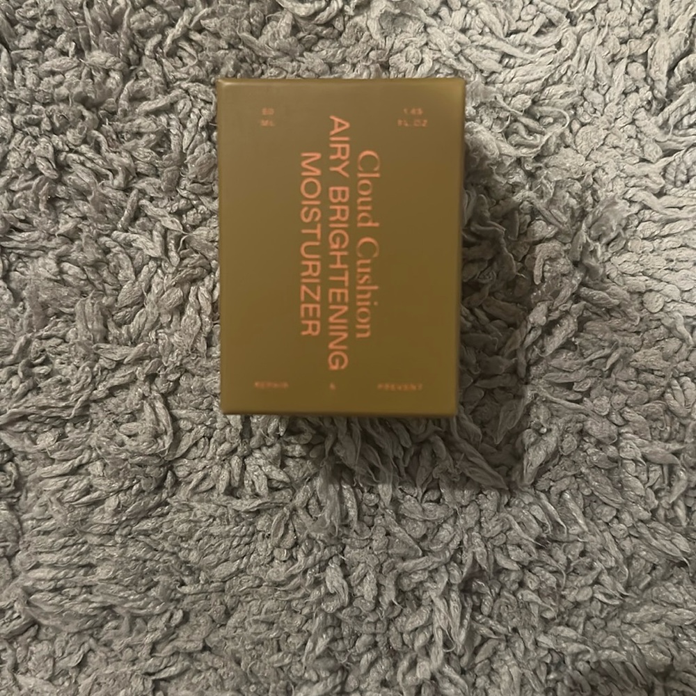 Eadem Cloud Cushion Airy Brighteming moisturizer